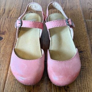 Women’s Dansko Size 37 Pink and Adorable!